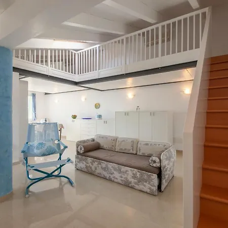 Nice In W/ 2 Bedrooms לריצ'י